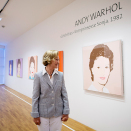 14. juni: Dronning Sonja stiller ut deler av sin egen kunstsamling - og egne grafiske verk - i utstillingen <i>Landskap og rom </i>på Henie-Onstad kunstsenter. Portretter Andy Warhol laget av Dronningen er en del av utstillingen (Foto: Kyrre Lien / NTB scanpix)